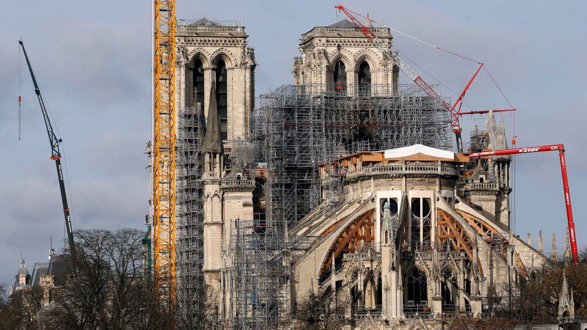 courtyard tail Relationship Reconstrucția catedralei Notre-Dame a început – Dan Pavel